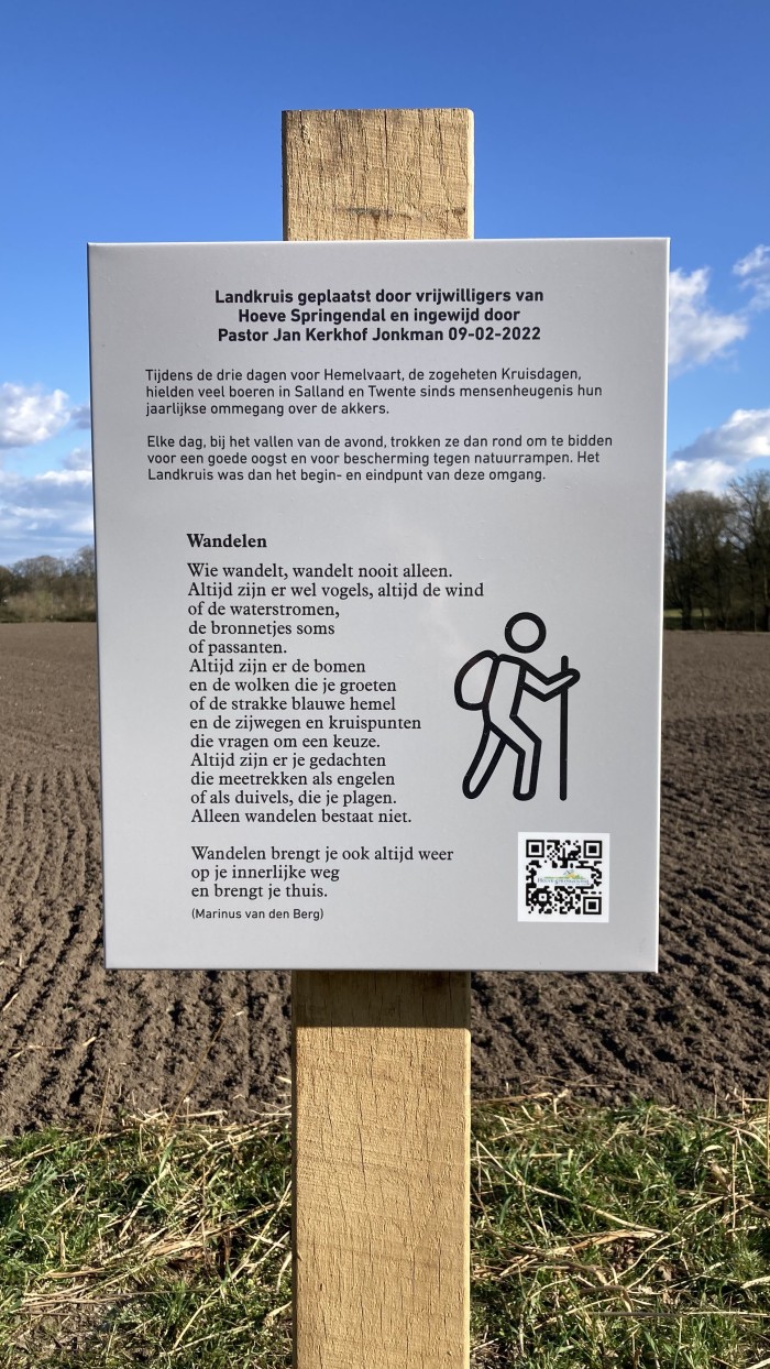 bord met gedicht ter plekke